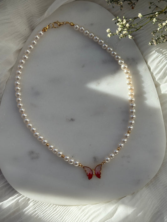 Perlenkette mit Rosa Glasperlen, Goldenen Perlen + Schmetterling Anhänger - 2157