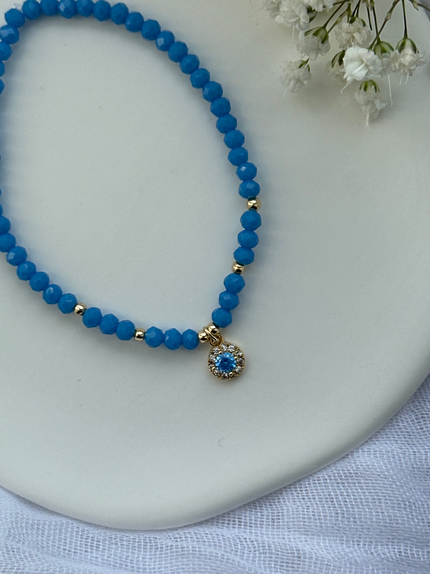 Perlenarmband mit Blauen Kristallperlen und gold Kristall Anhänger - 10539