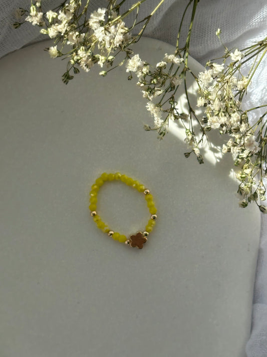 Perlenring mit Gelben Kristallperlen und goldenen Details + Blumen Anhänger - 10788