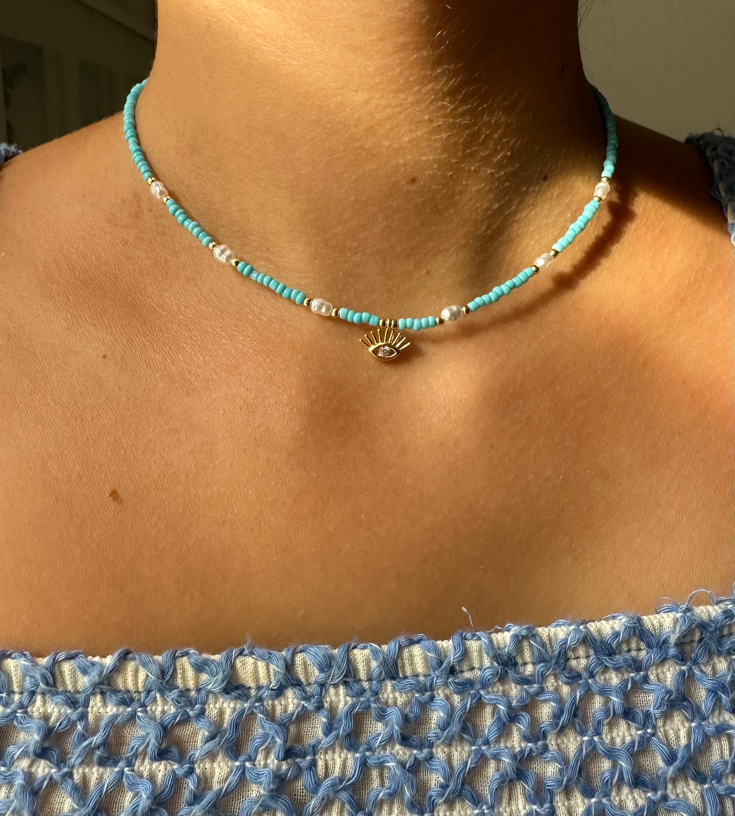 Perlenkette chocker blau mit kleinen Süßwasserperlen und Augen Anhänger - 10179
