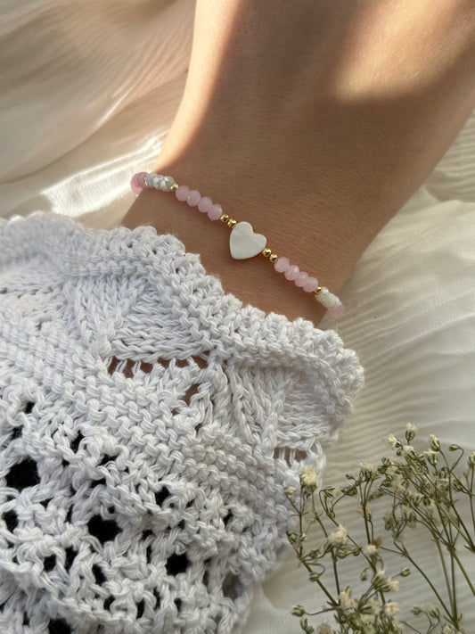 Perlenarmband mit Rosa, Weißen Kristallperlen + Goldenen Perlen + Perlmutt Herz - 2094