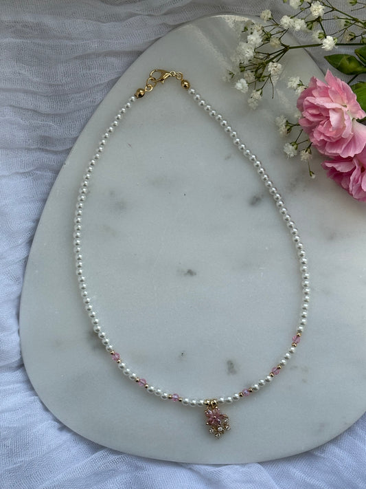 Perlenkette mit Weißen Perlen und Rosa Kristallperlen + Zirkonia Blumen Anhänger - 10612