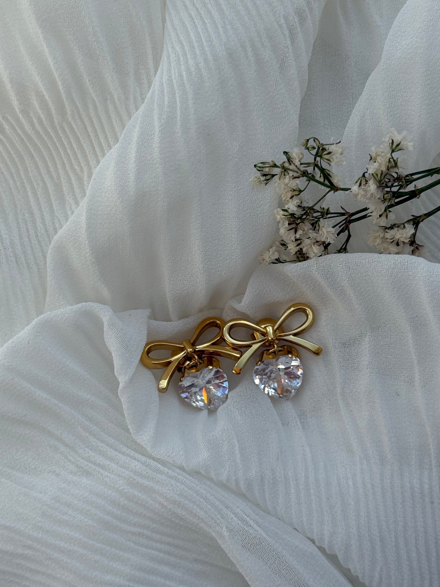 Goldene Stecker Ohrringe Bow Heart - 11112