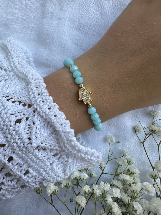 Perlenarmband mit Hellblauen Kristallperlen und Fatimas Hand Anhänger - 10249