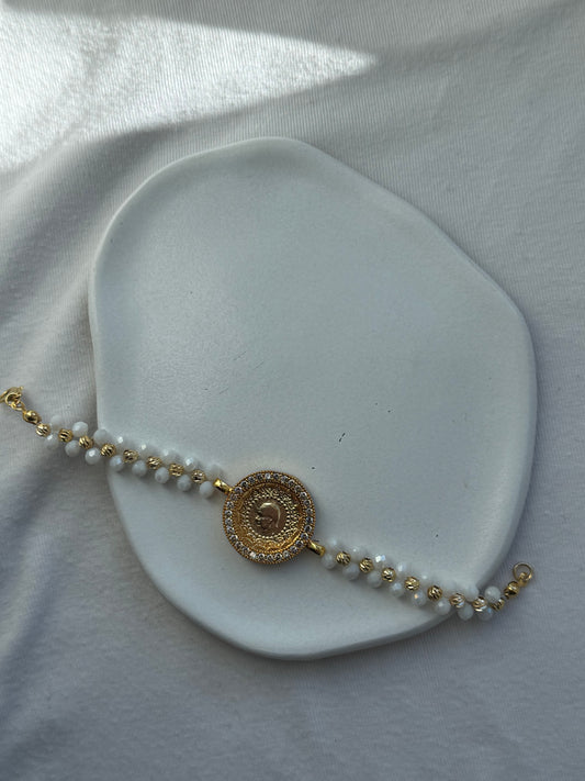 Perlenarmband mit Weißen Kristallperlen und Dorika Perlen + Rahmen Anhänger - 2090