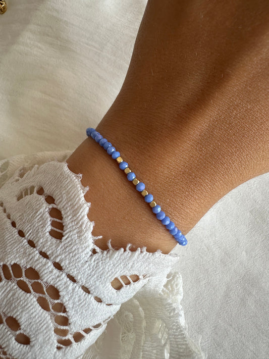 Perlenarmband mit Blauen Kristallperlen und Goldenen Zwischenperlen - 10328