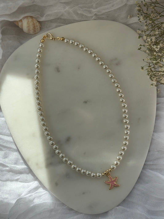 Perlenkette mit Weißen Glasperlen und Goldenen Perlen + Muschel Anhänger - 10796