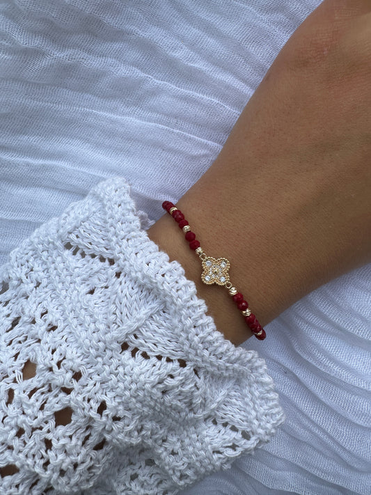 Perlenarmband mit Roten Kristallperlen und Kleeblatt Anhänger - 10335
