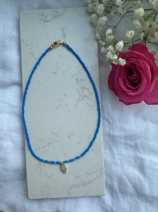 Perlenkette mit Blauen Perlen und Fatimas Hand Anhänger - 10127
