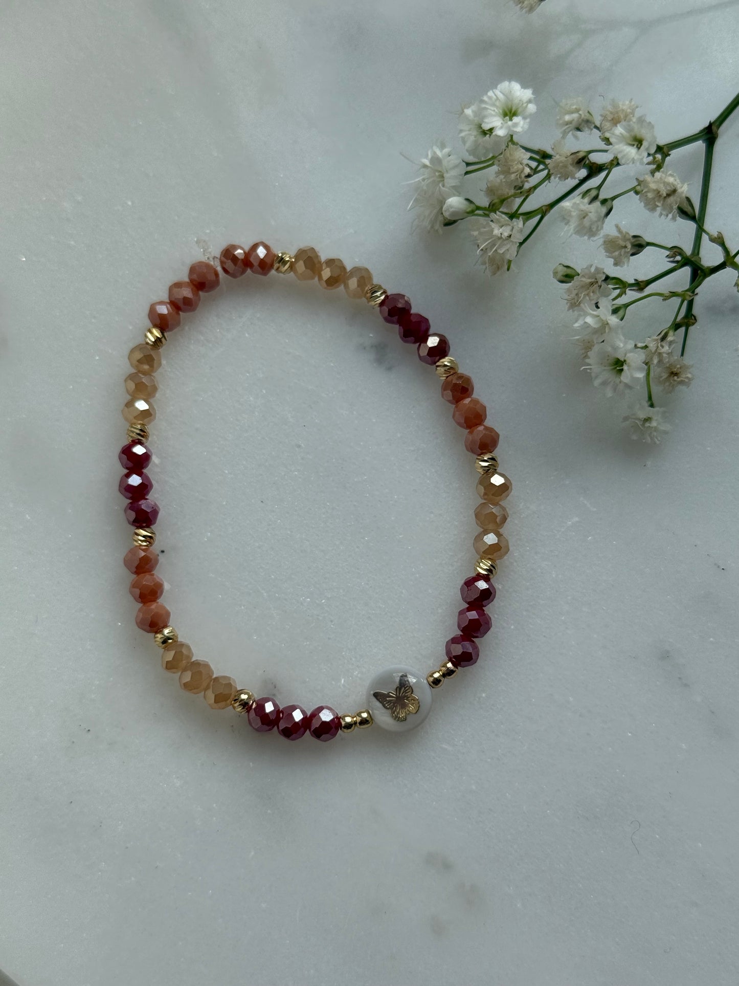 Perlenarmband Autumn mit Roten, Goldenen Kristallperlen, Goldenen Perlen + Perlmutt Schmetterling - 10968