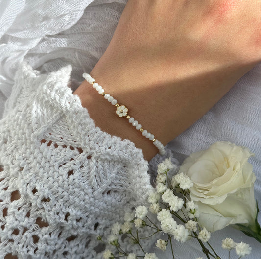 Perlenarmband mit Weißen Kristallperlen und Blumen Anhänger - 10551