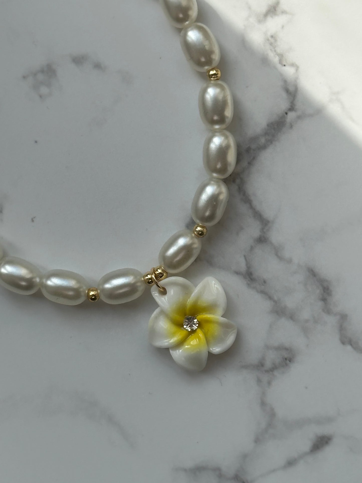 Fußkette mit Weißen Perlen + Blumen Anhänger - 10919