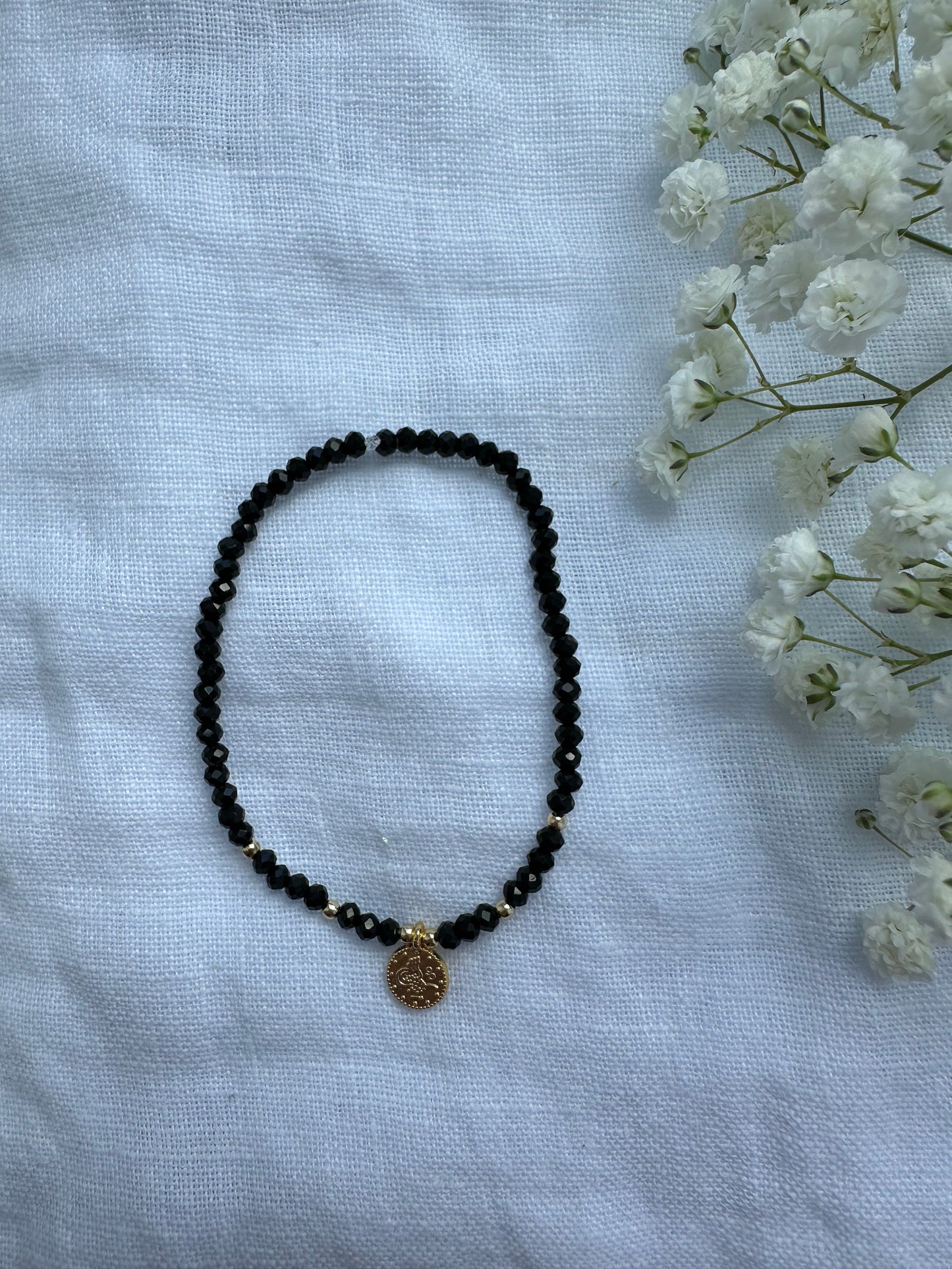 Perlenarmband mit Schwarzen Kristallperlen und Goldenen Taler Anhänger - 10470