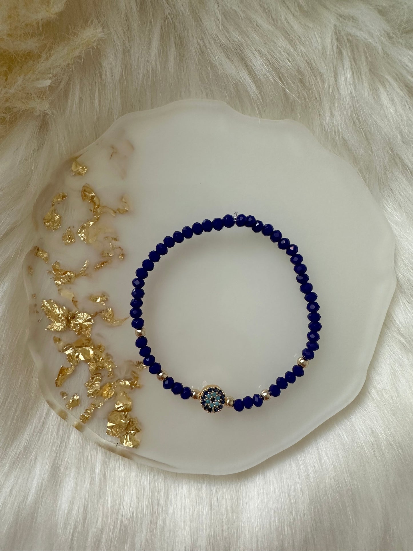 Perlenarmband mit blauen Kristallperlen und Nazar Anhänger - 10298