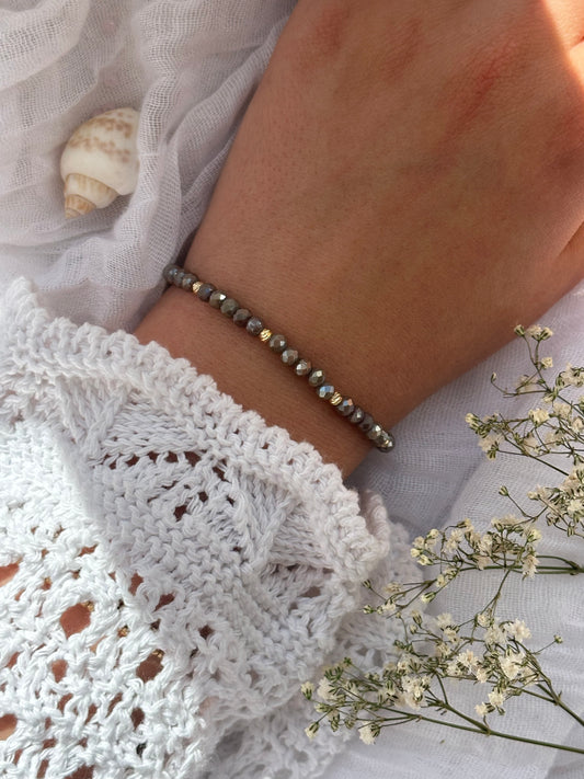 Perlenarmband mit Kristallperlen und Goldenen Dorika Perlen - 10834