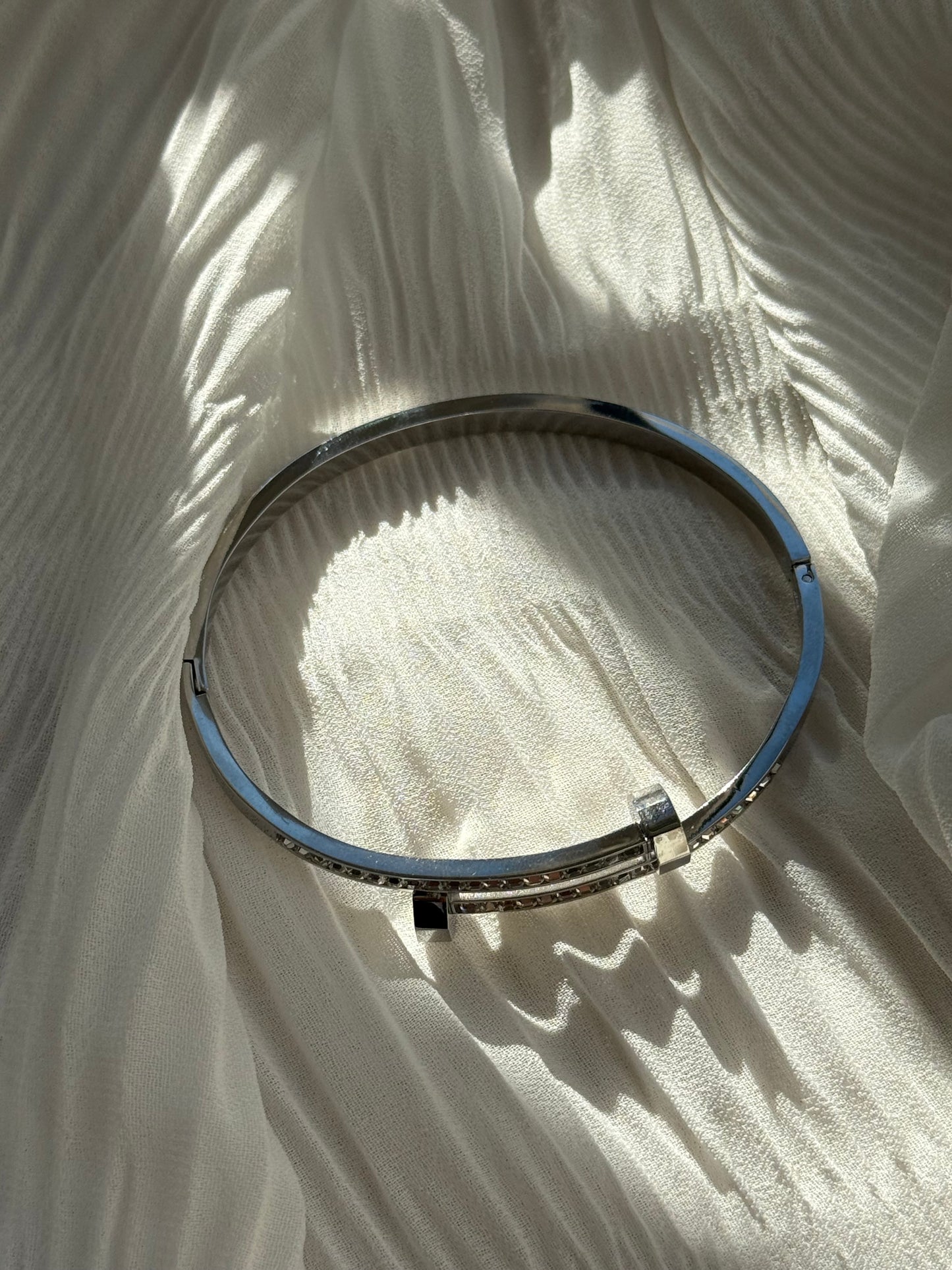 Silberner Armreif mit Steinen - 11094