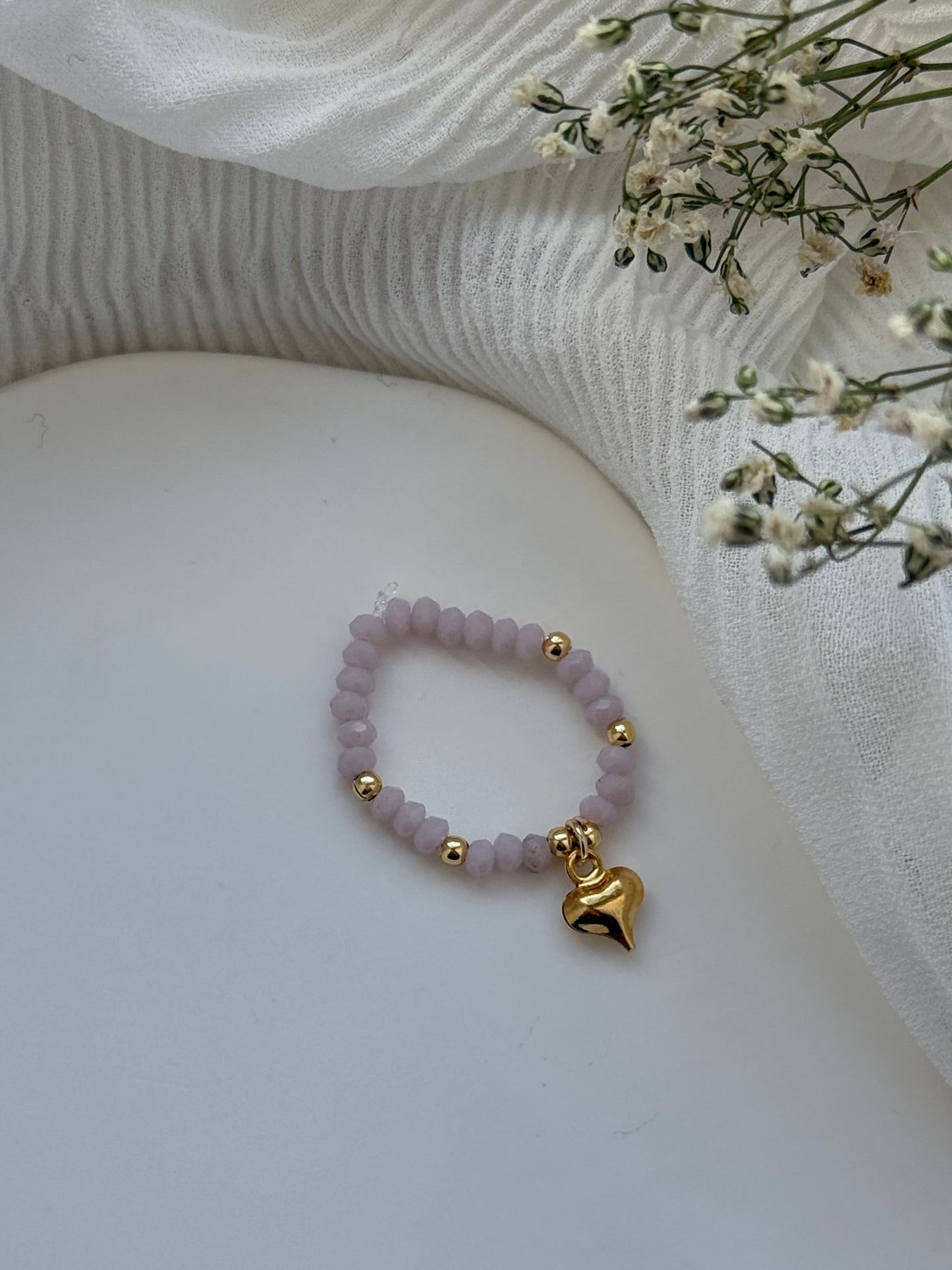 Perlenring mit Flieder Farbenen Kristallperlen und Goldenen Perlen + Herz Anhänger - 2144