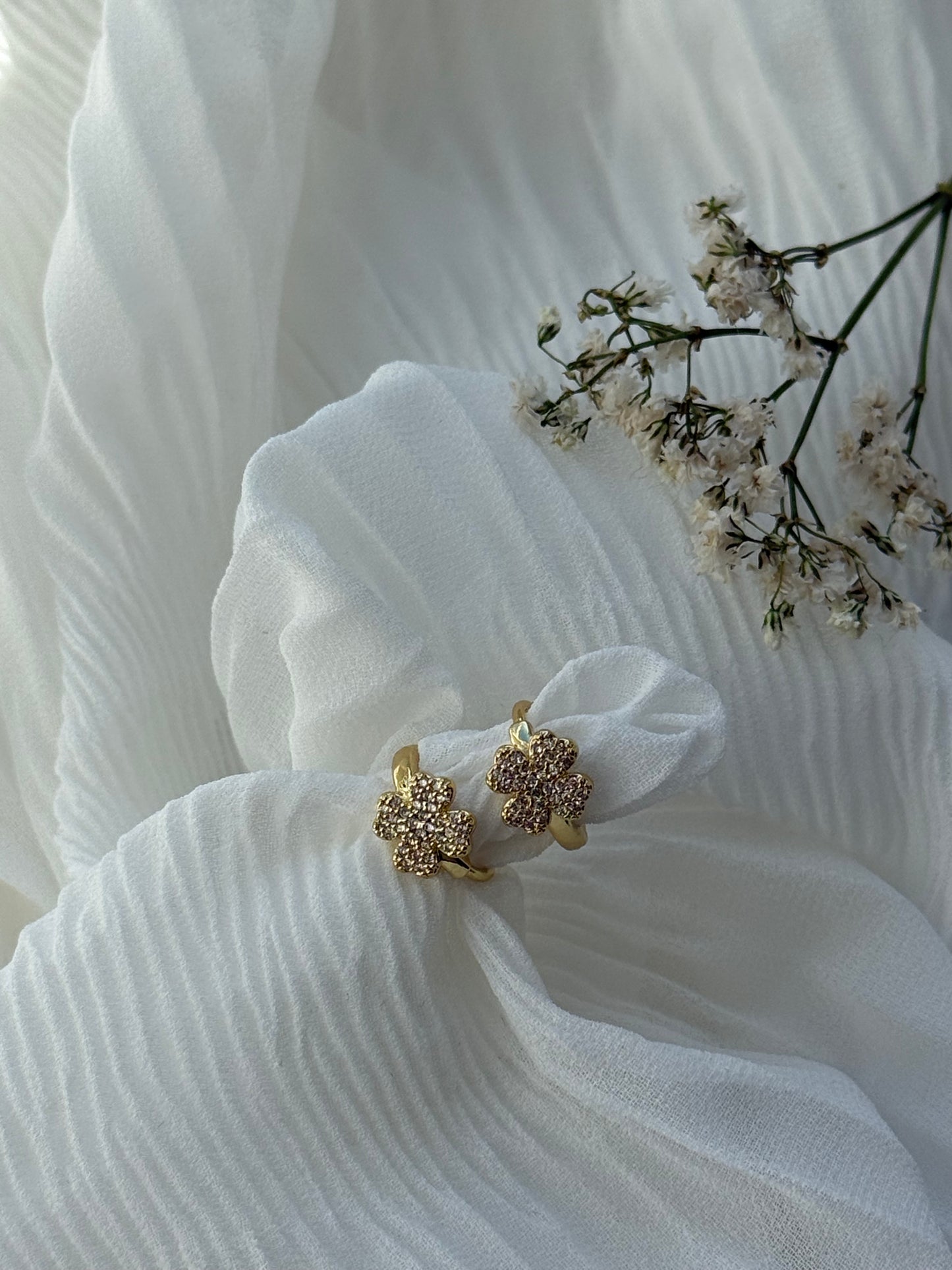 Goldene Hoops Clover Ohrringe - 11117