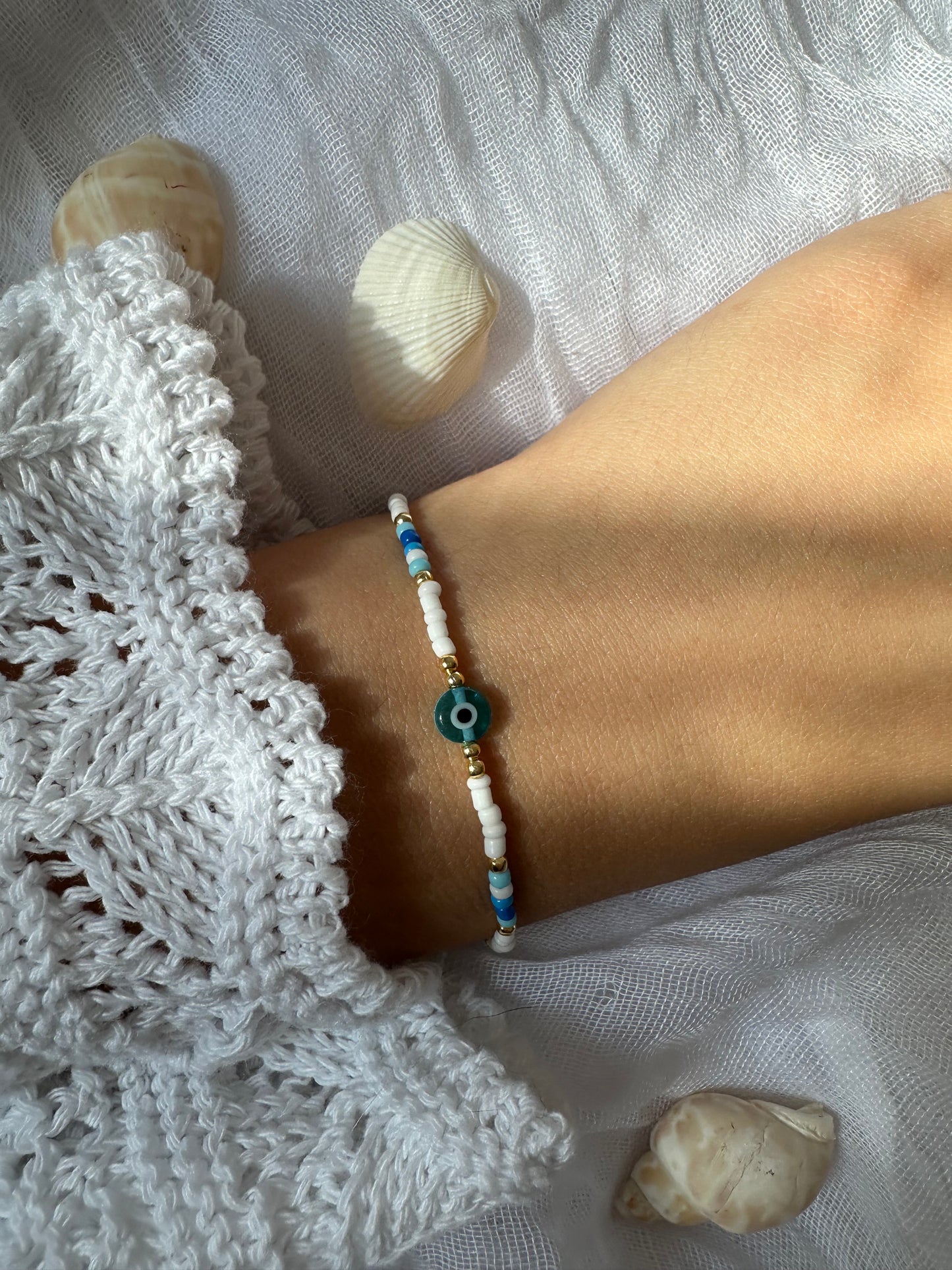 Buntes Perlenarmband mit Hellblauen Tönen und Nazar - 10423