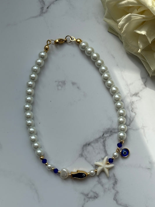 Fußkette mit Weißen Perlen, Blauen Kristallperlen + Muschel, Fisch und Nazar Anhänger - 10920