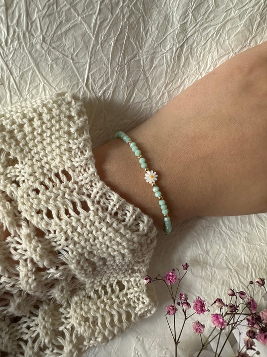 Perlenarmband mit Grünen Kristallperlen und Gänseblümchen Anhänger - 10420