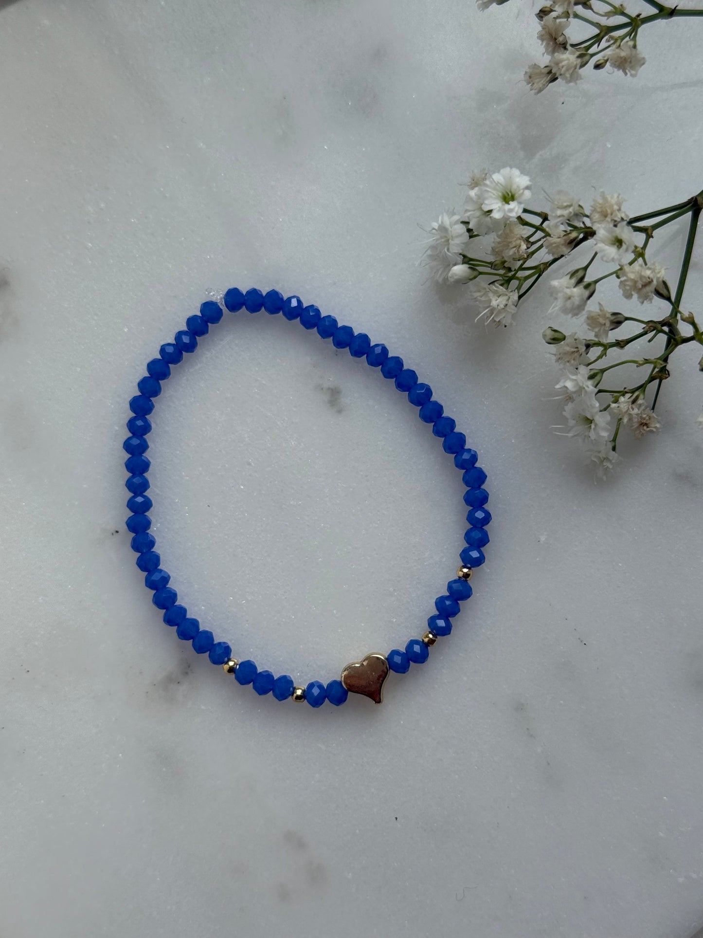 Perlenarmband mit Blauen Kristallperlen, Goldenen Perlen + Herz Anhänger - 10962