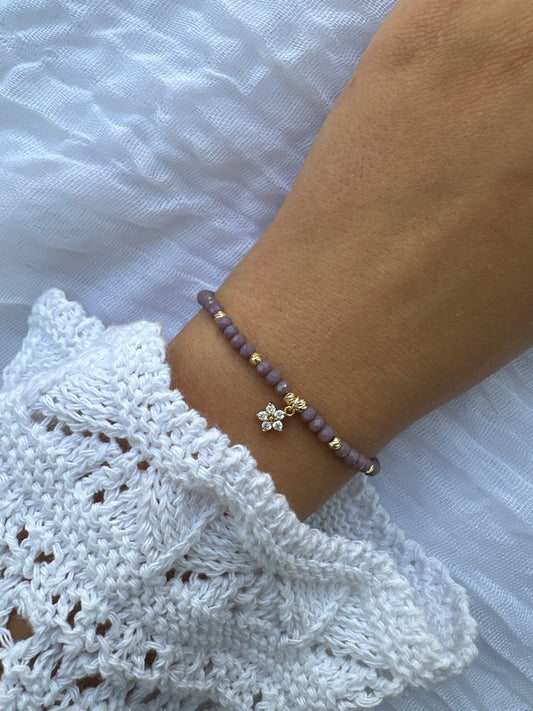 Perlenarmband mit taupe farbenen Kristallperlen und Zirkonia Blumen Anhänger - 10277