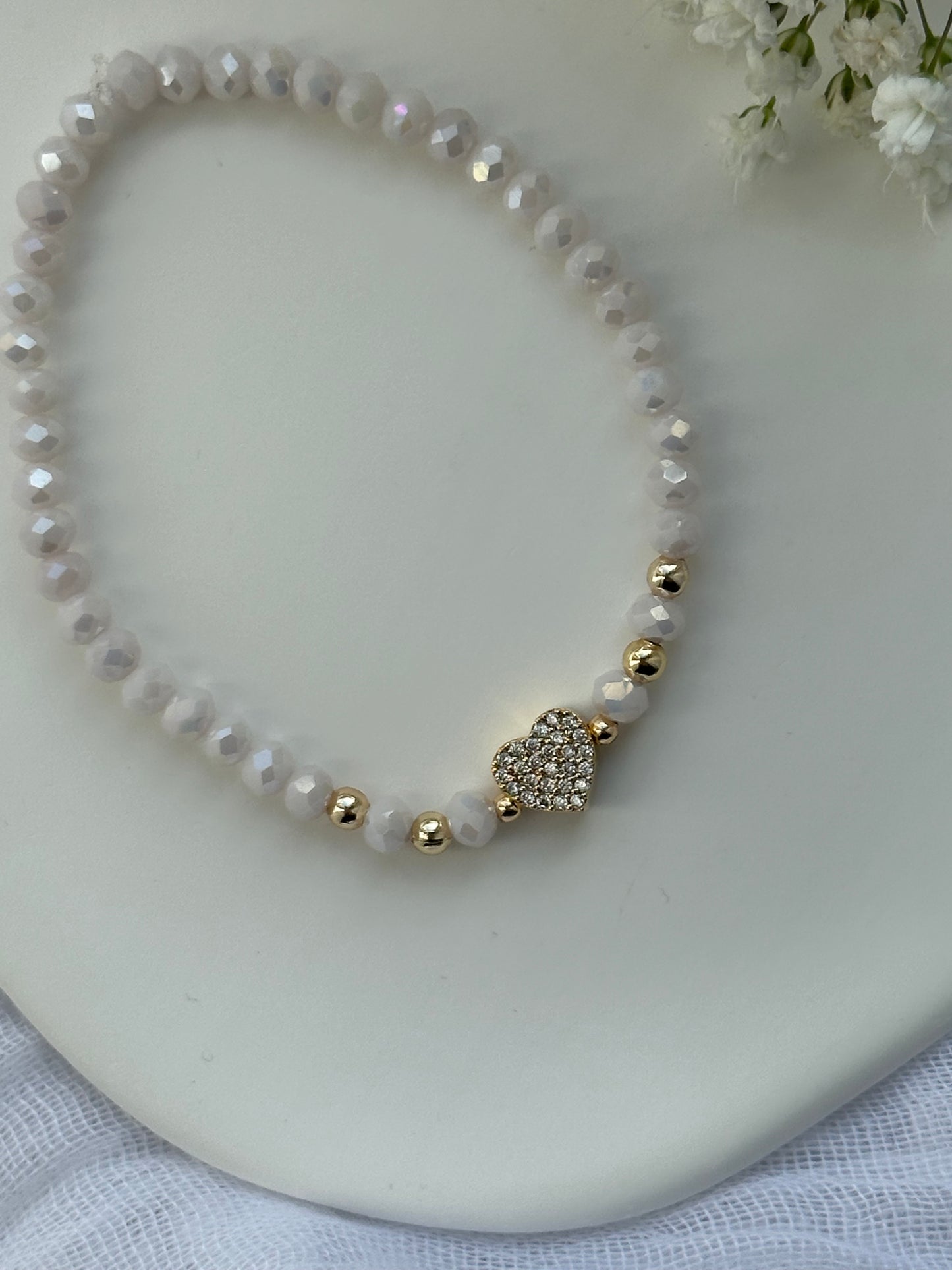 Perlenarmband mit Lila Perlen und Zirkonia Herz Anhänger - 10563