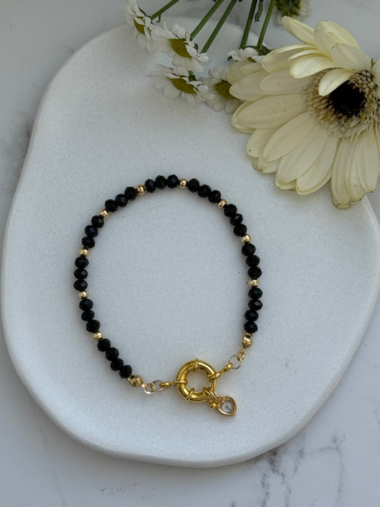 Perlenarmband mit Schwarzen Kristallperlen und Goldenen Perlen + Herz Anhänger - 2078