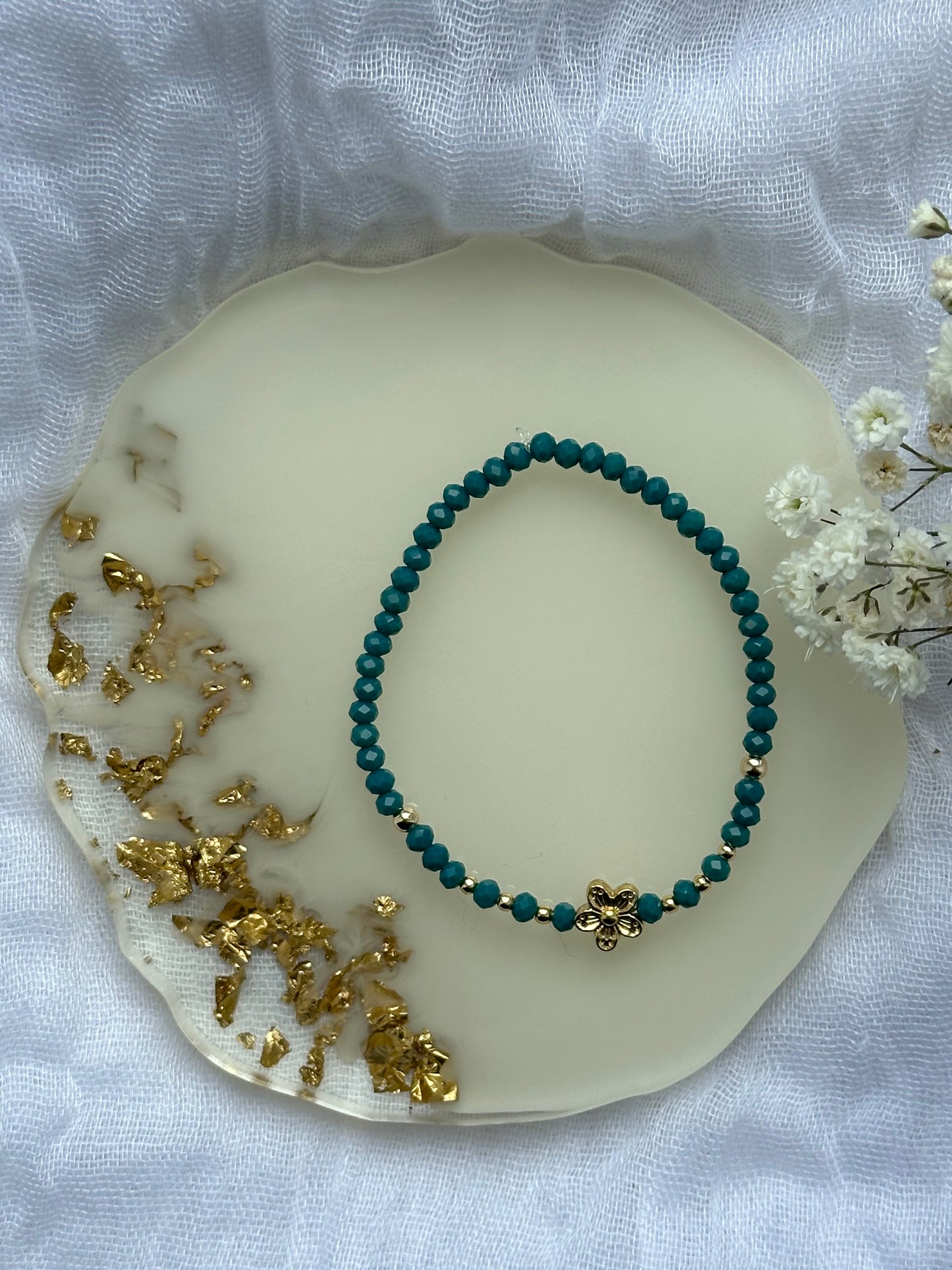 Perlenarmband mit Grünen Kristallperlen und Blumen Anhänger - 10516