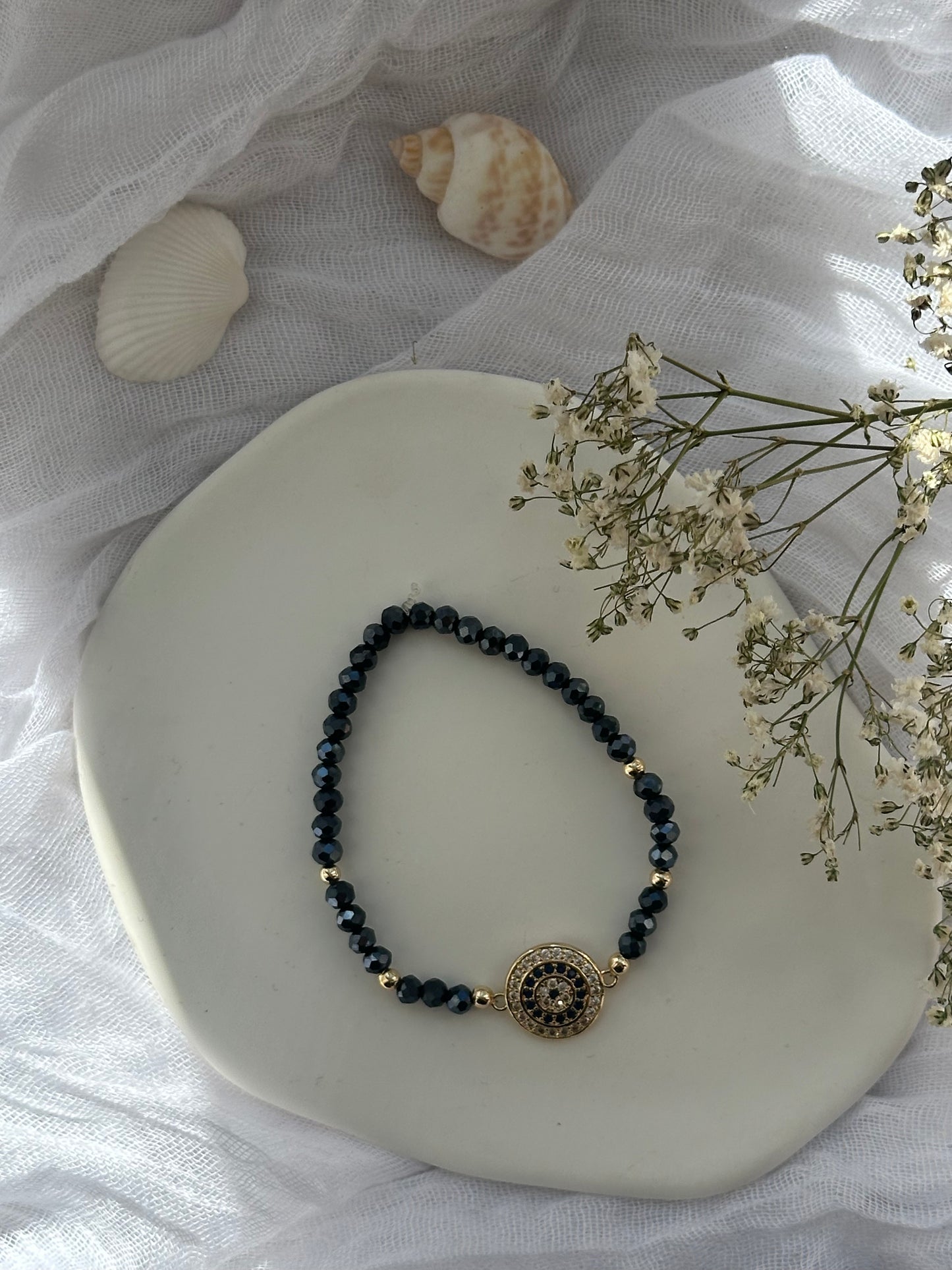 Perlenarmband mit Blauen Kristallperlen und Goldenen Perlen + Nazar Anhänger - 10836