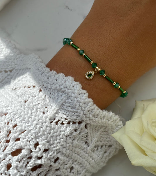 Perlenarmband mit Grünen Kristallperlen und Goldenen Perlen + Tropfen Anhänger - 10875