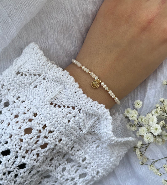 Perlenarmband mit Beigen Kristallperlen und Goldenen Taler Anhänger - 10508