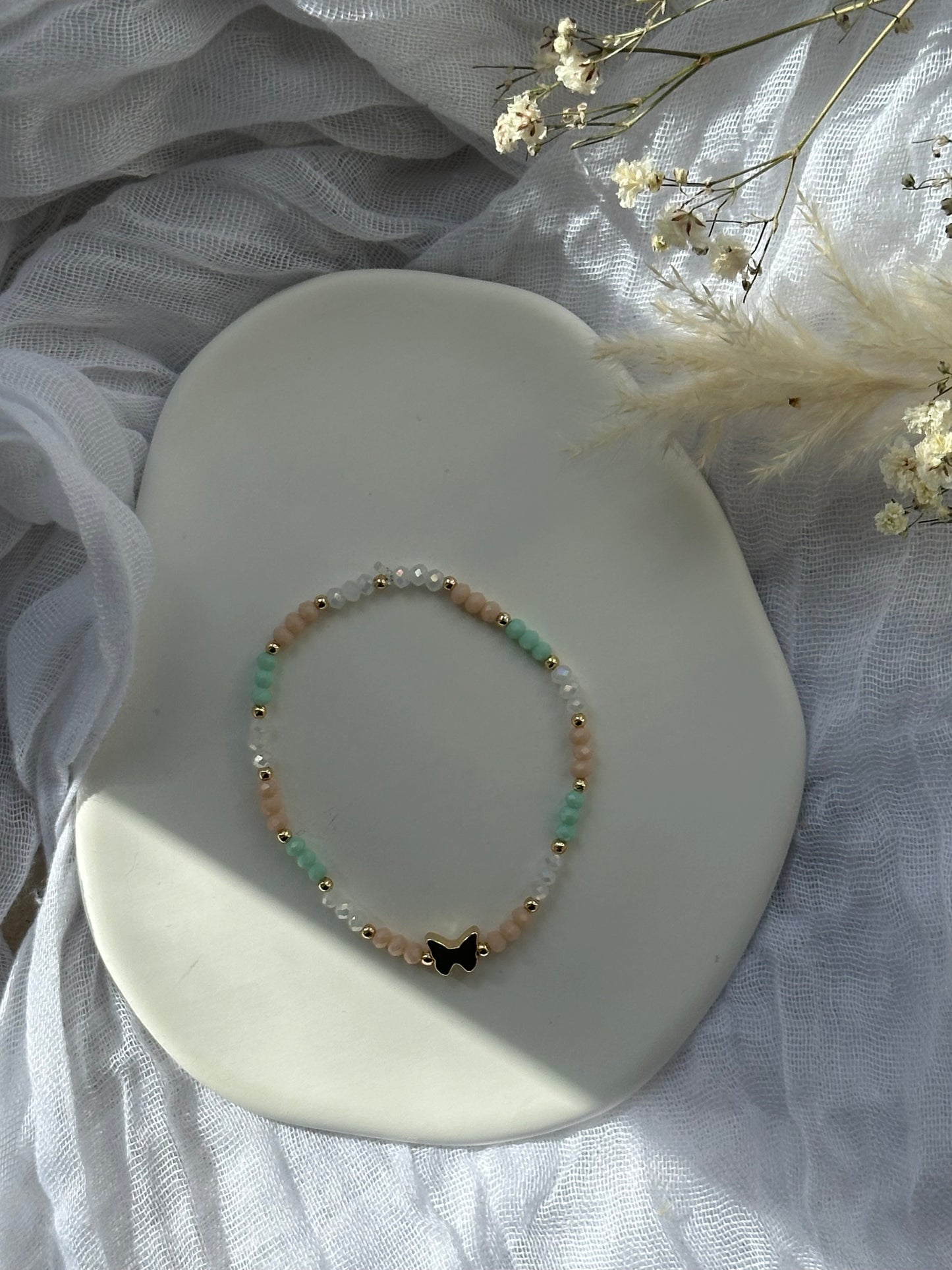 Perlenarmband mit Bunten Kristallperlen + Schmetterling Anhänger - 10687