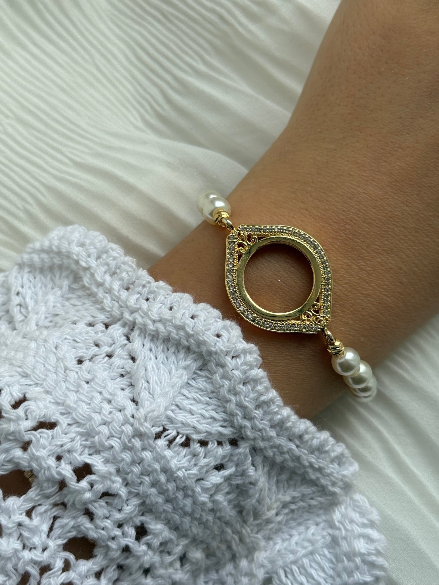 Perlenarmband mit Weißen Perlen, Goldenen Perlen + Anhänger für Ceyrek Altin - 111177