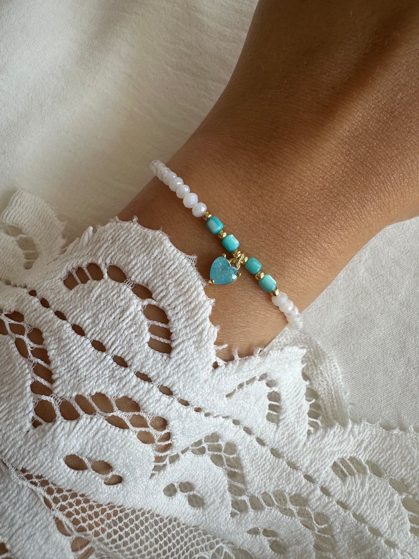 Perlenarmband mit Weißen Kristallperlen und Blauen Perlen + Herz Anhänger - 10325