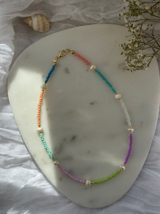 Perlenkette mit Bunten Perlen und Goldenen Perlen + Süßwasserperlen - 10798