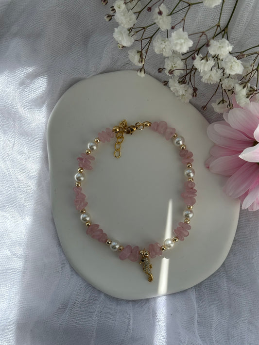 Fußkette mit Rosa Edelsteinen und Weißen Perlen + Seepferd Anhänger - 10697