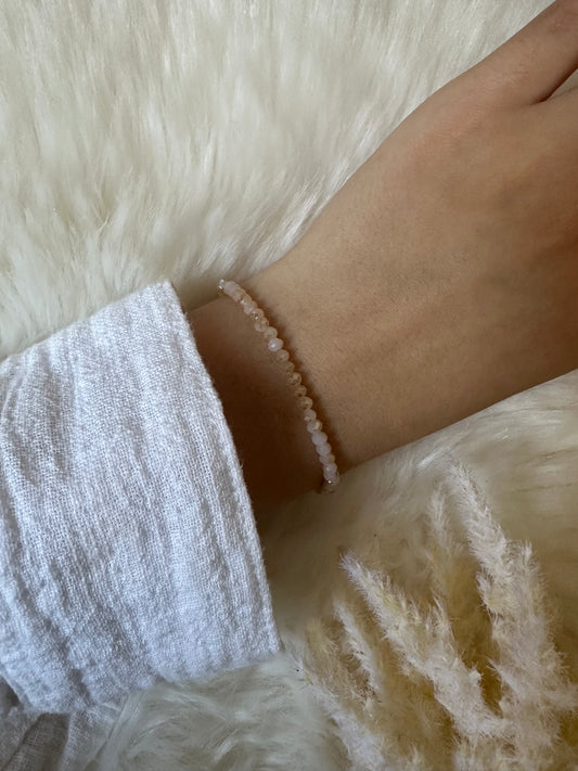 Perlenarmband mit beigen Kristallperlen - 10353