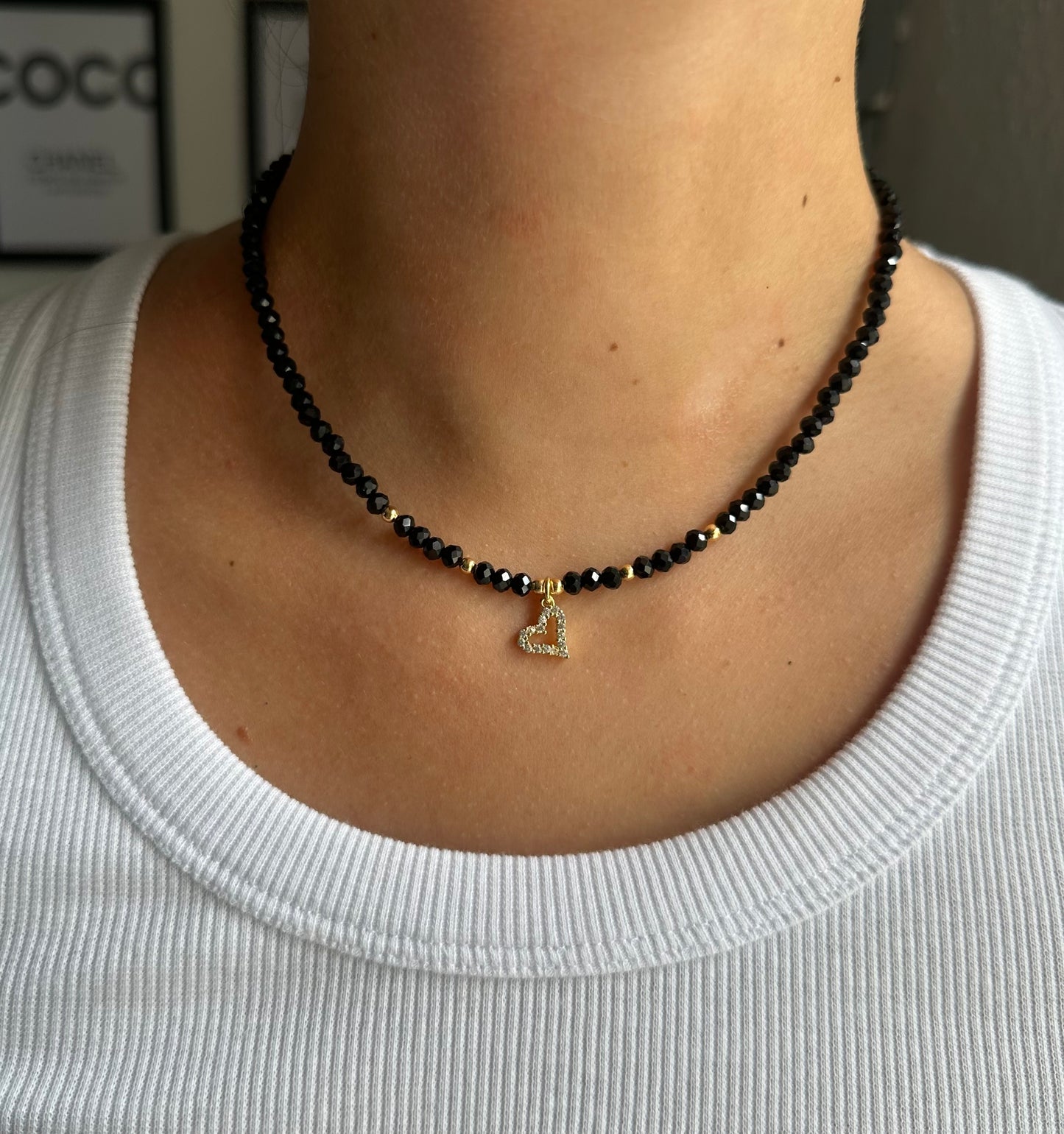 Perlenkette mit Schwarzen Kristallperlen und Goldenen Perlen + Herz Anhänger - 10930