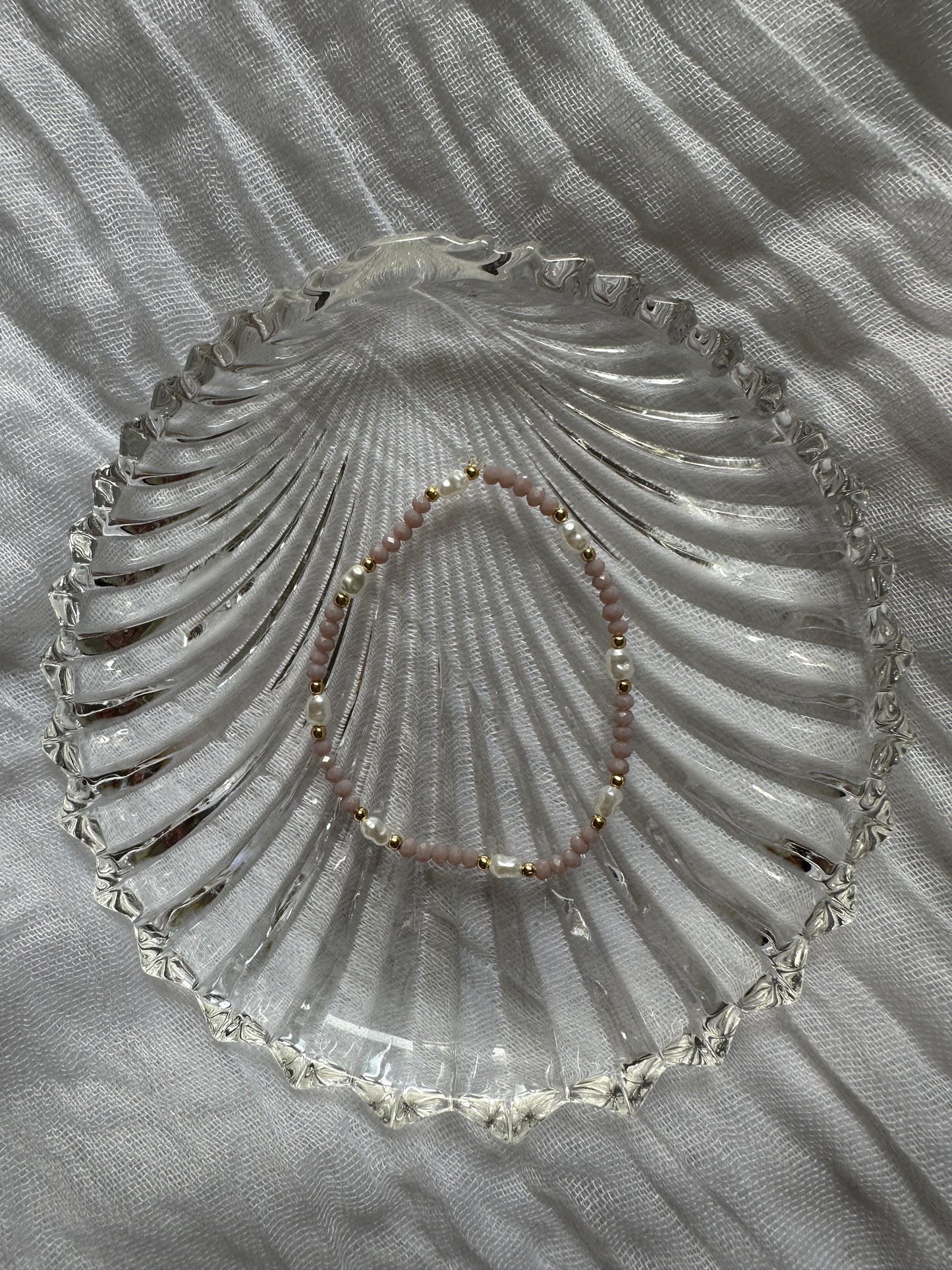 Perlenarmband mit Lila Kristallperlen und Weißen Perlen - 10337