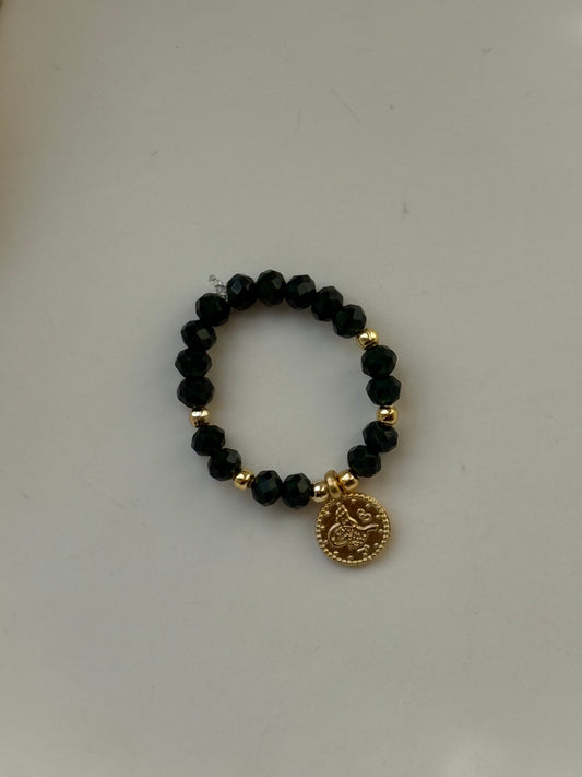 Perlenring mit Dunkelgrünen Kristallperlen, Goldenen Details + goldene Taler Anhänger - 111201