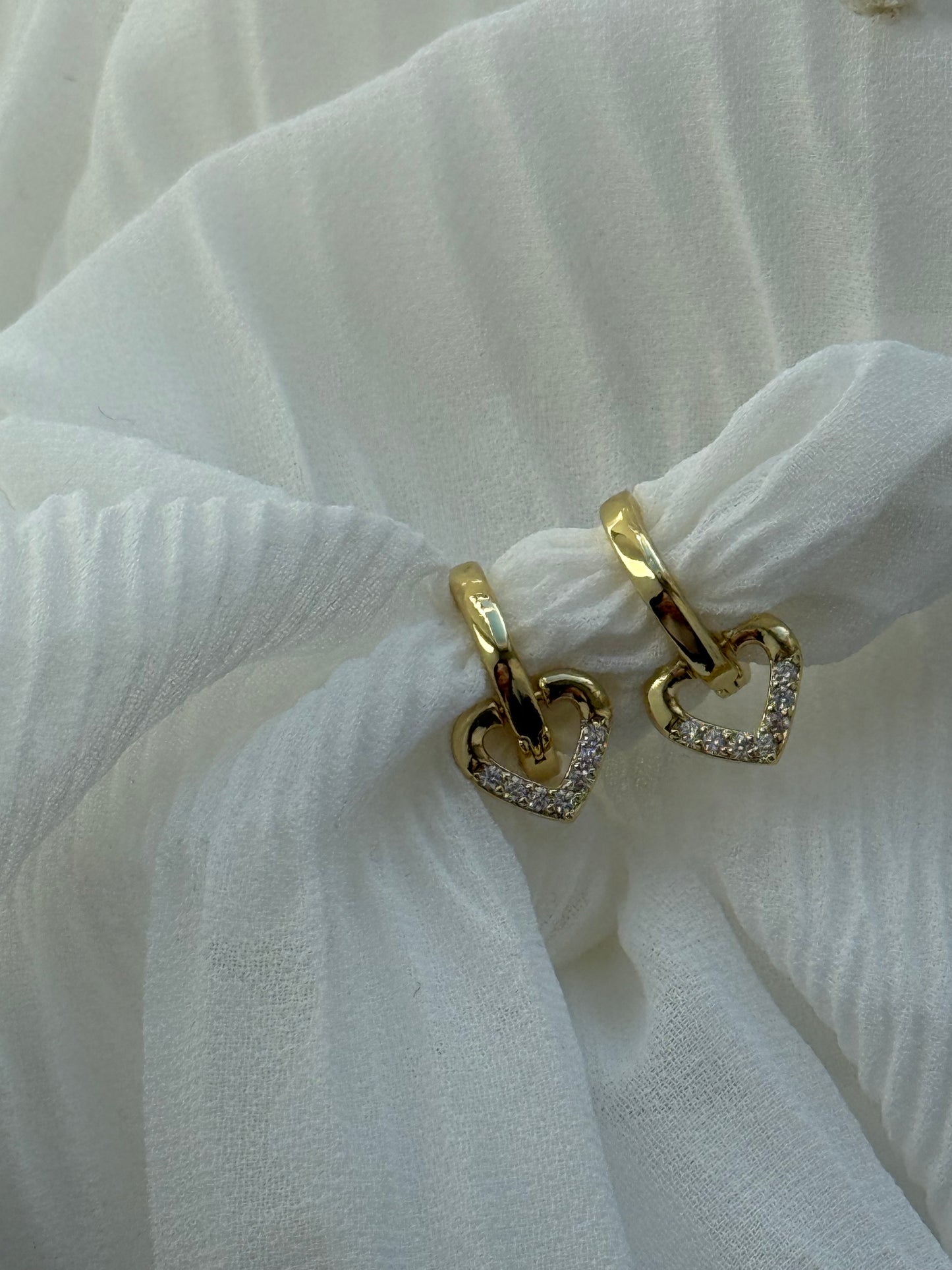 Goldene Zirkonia Heart Hoops Ohrringe - 11115