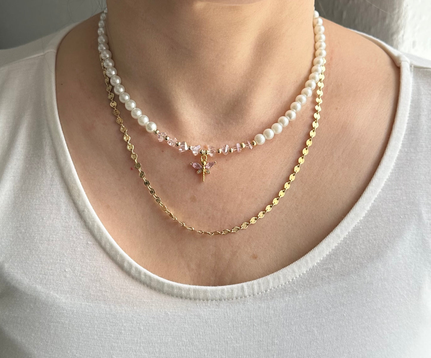 Perlenkette mit Weißen Perlen und Rosa Libellen Anhänger - 10184