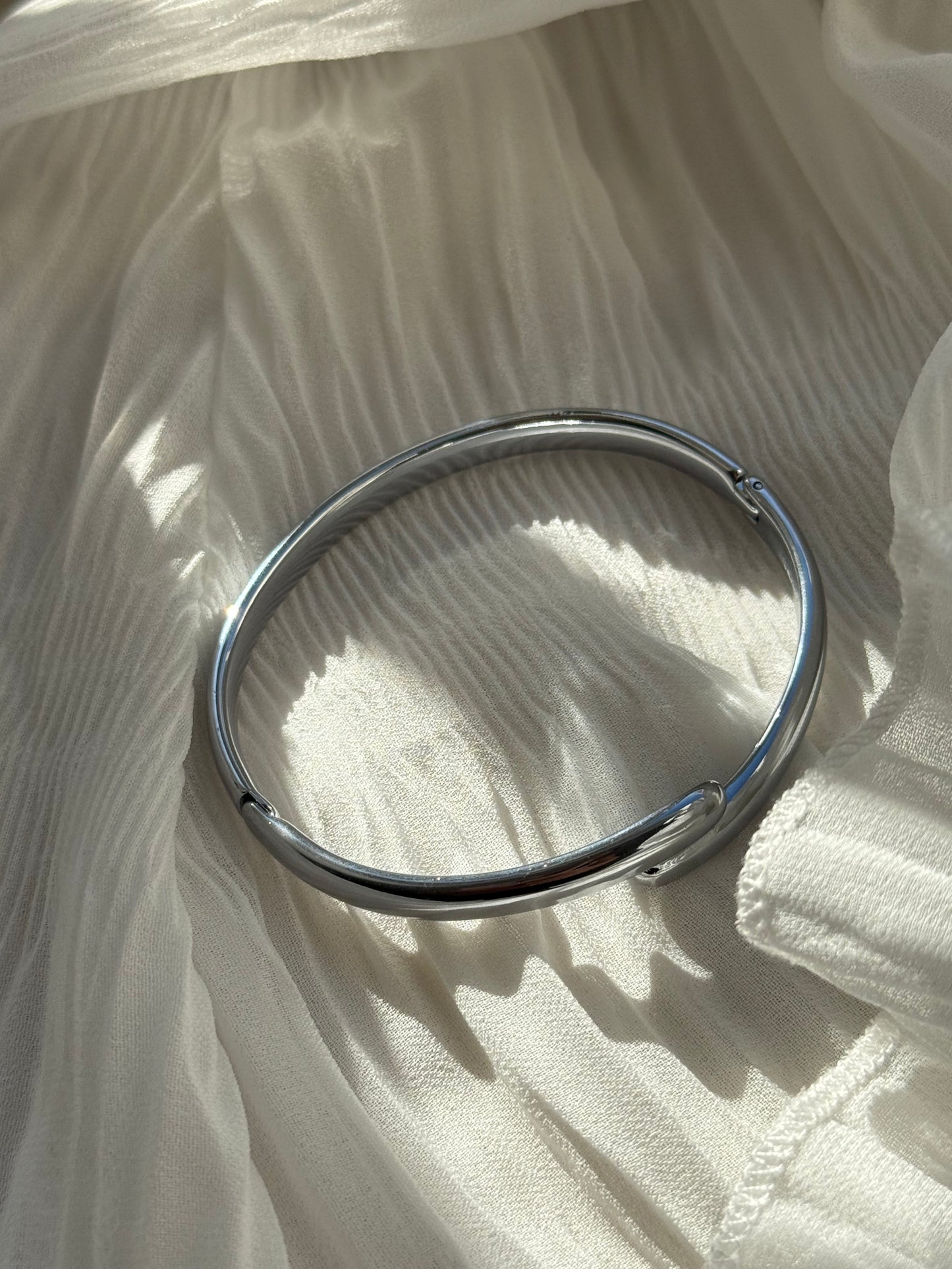 Silberner Armreif mit Tropfen - 11095