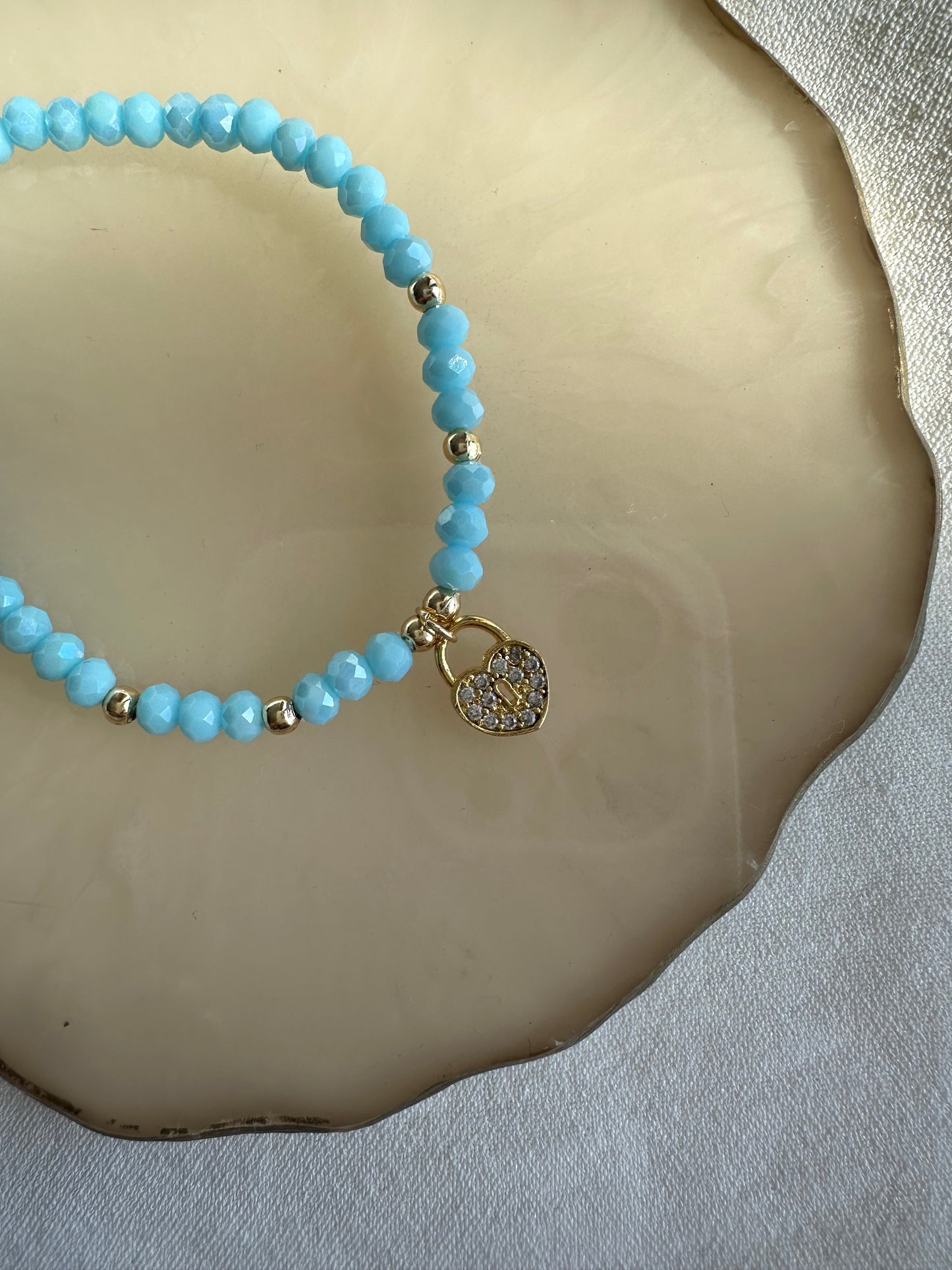 Perlenarmband mit Blauen Kristallperlen und Herz Schloss Anhänger - 10268