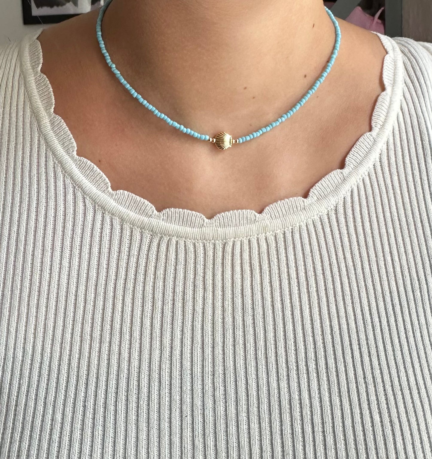 Perlenkette mit Blauen Perlen und Muschel Anhänger - 10163