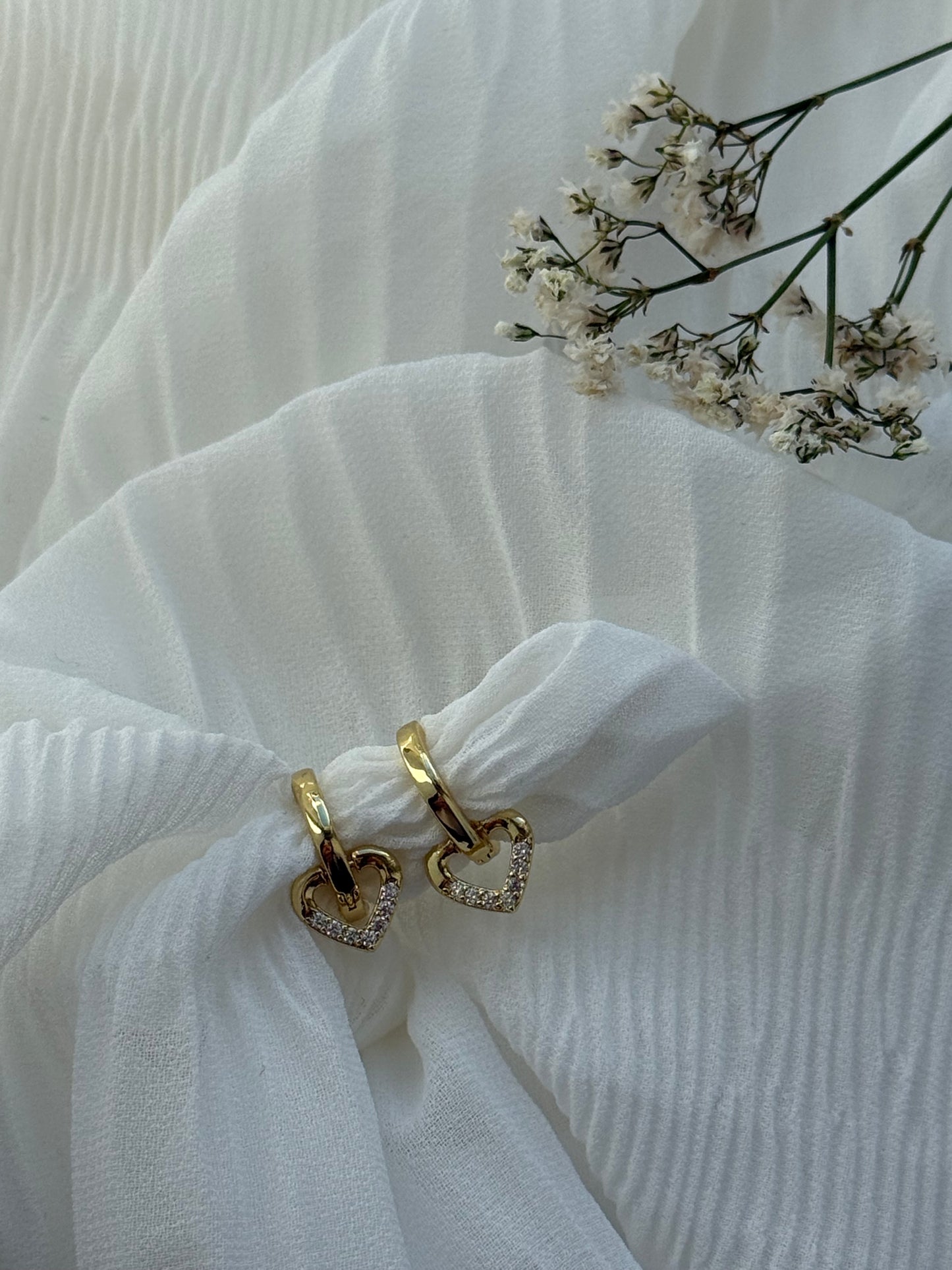 Goldene Zirkonia Heart Hoops Ohrringe - 11115