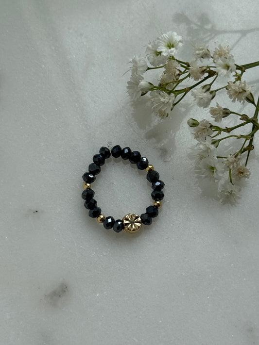 Perlenring mit Dunkelblauen Kristallperlen, Goldenen Details + Anhänger - 10997