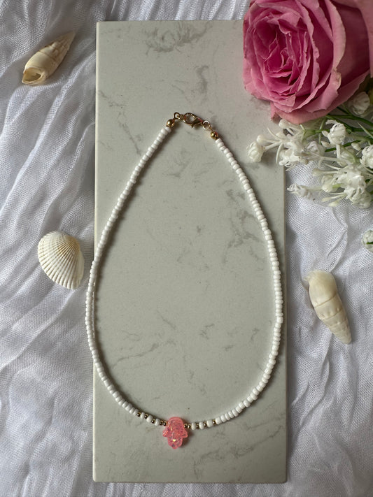Perlenkette mit Weißen Perlen und  + Fatimas Hand Anhänger Rosa - 10134